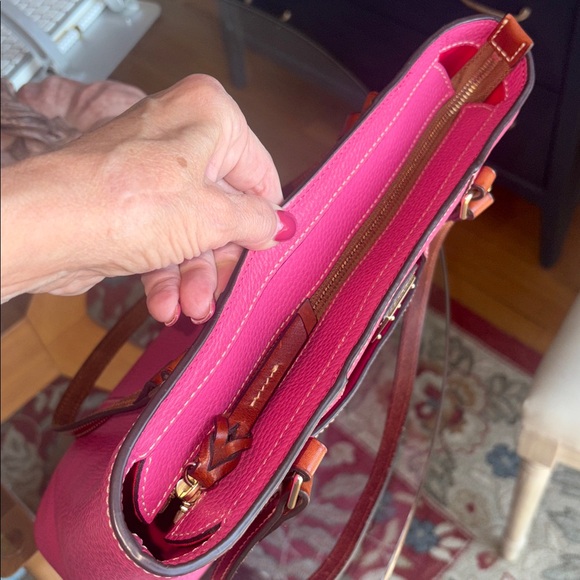 DOONEY & BOURKE Lexington shoulder bag in bright pink. - Picture 11 of 12
